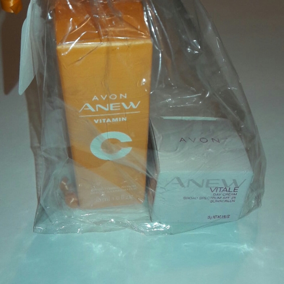 Avon ANew gift Vitamin C Brightening & vitale spf - Picture 2 of 5